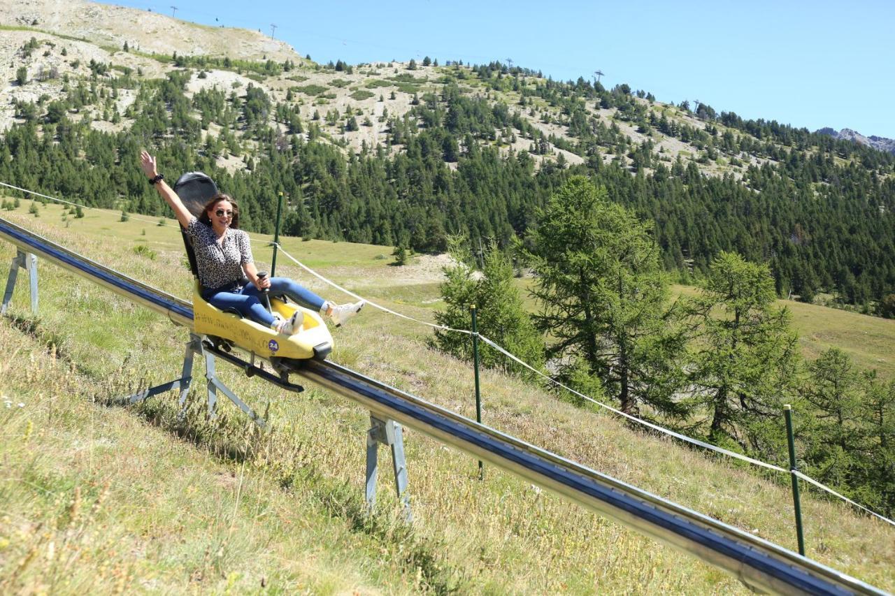 L'etesy, Pied Des Pistes Et *